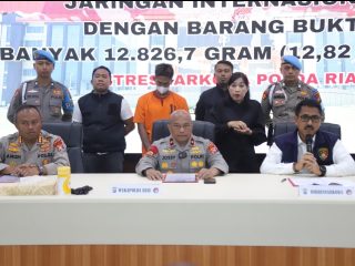 Polda Riau Tangkap Kurir Narkoba Jaringan Internasional, dengan barang bukti 12,8 Kg Sabu