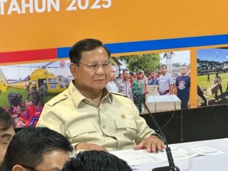 Catatan Seskab soal tujuh arahan Prabowo tangani bencana Sumatera